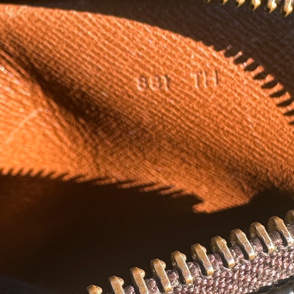 Louis Vuitton Marly Dragonne Wristlet PM w/ COA monogram canvas & leather 881TH - Picture 4 of 8